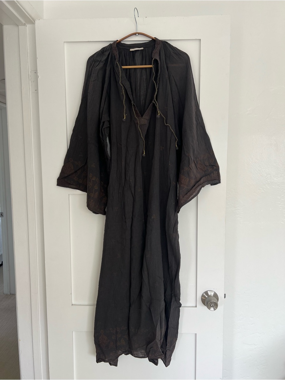 Doen dark grey Womens Long Sheer Robe with block print Trim belt and slip.